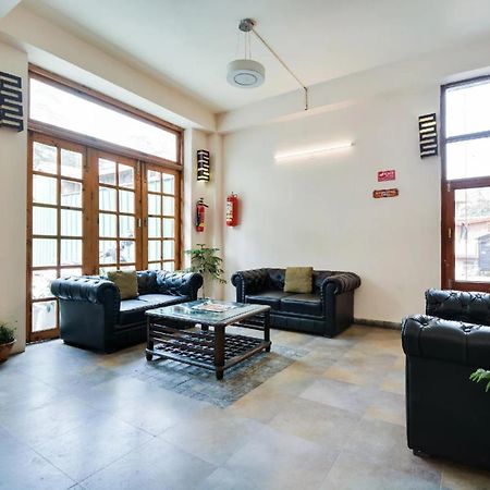 Aangan Regency Hotel Simlá Kültér fotó