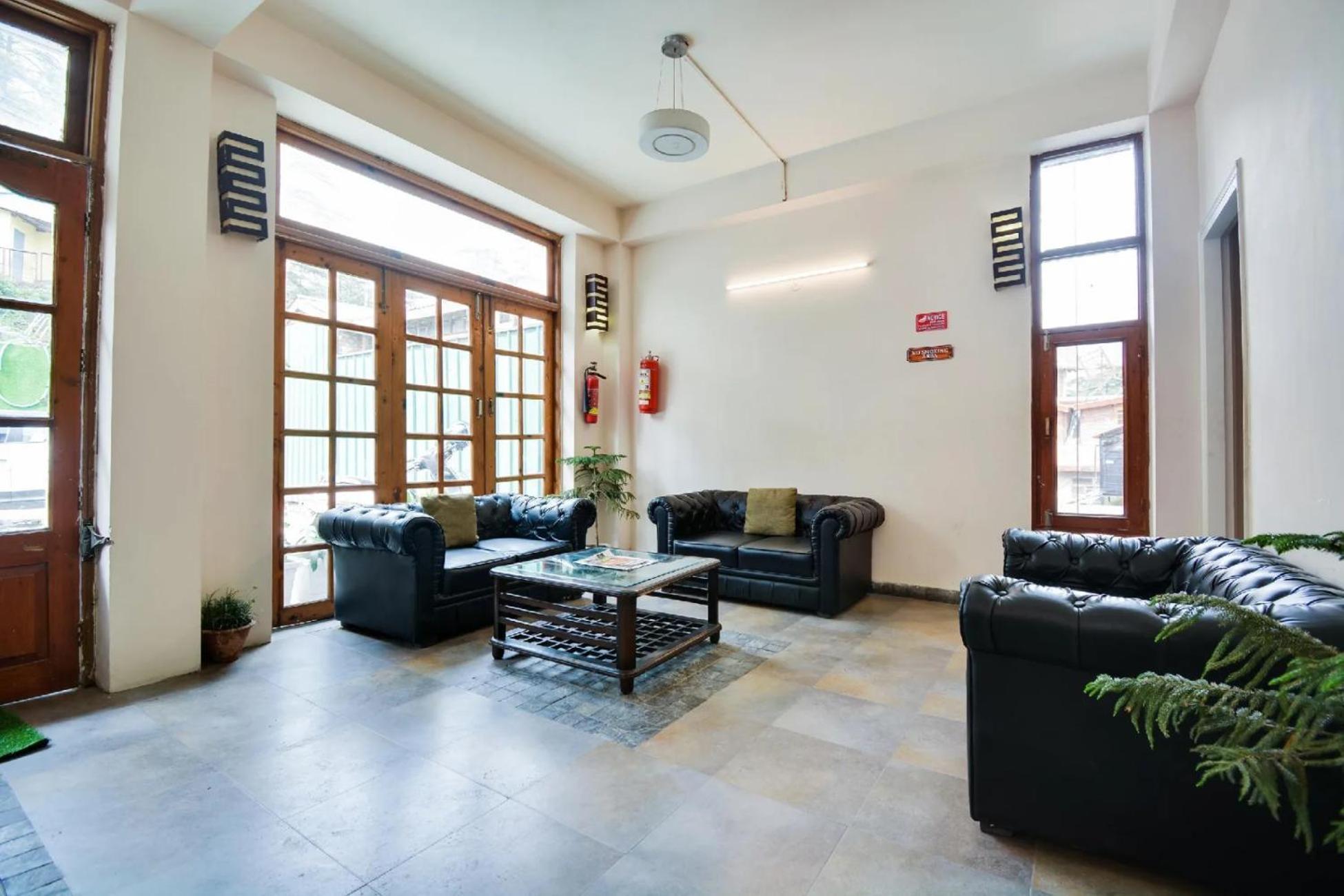 Aangan Regency Hotel Simlá Kültér fotó
