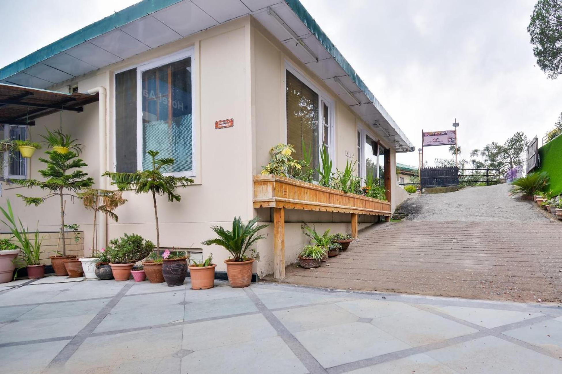 Aangan Regency Hotel Simlá Kültér fotó