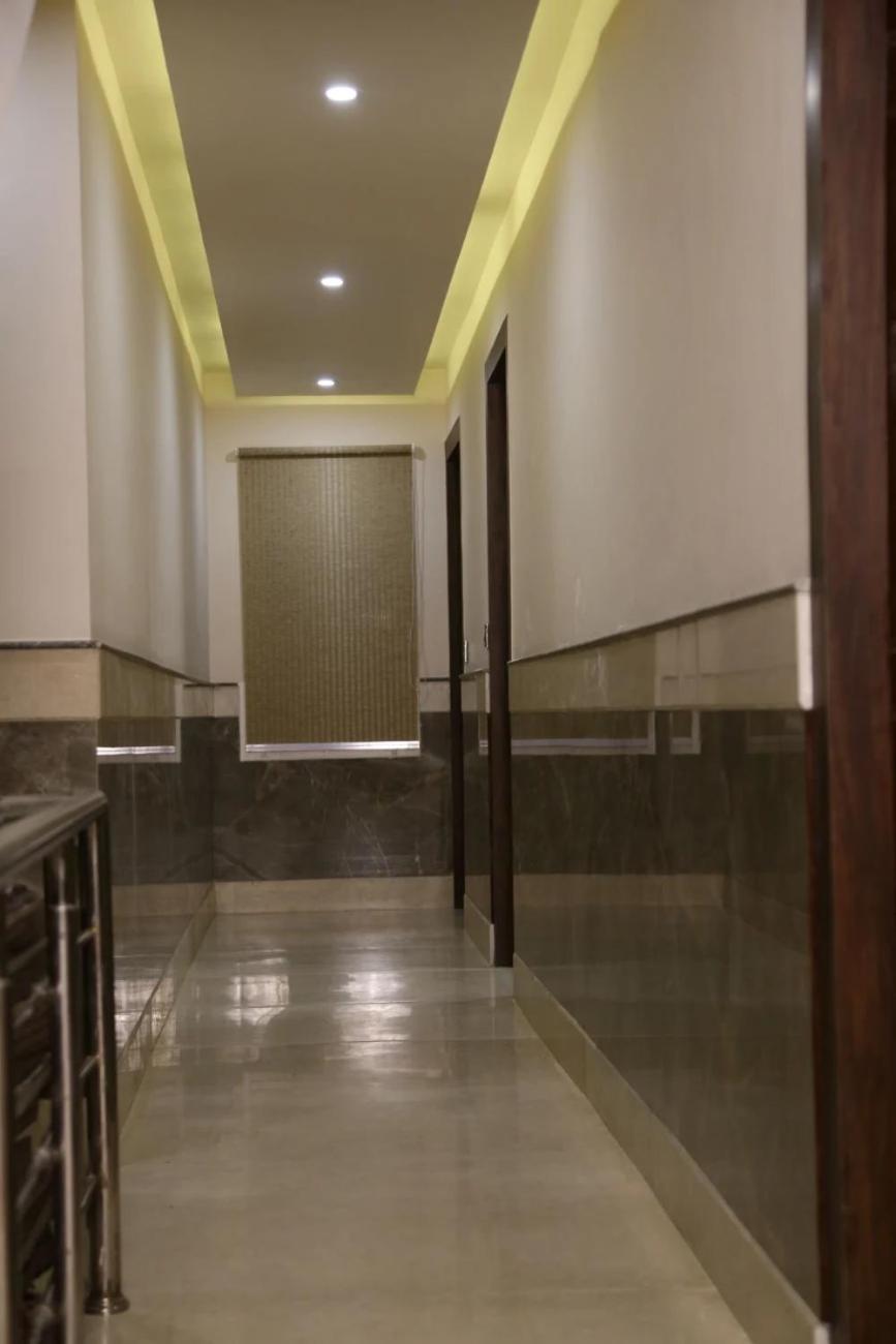 Aangan Regency Hotel Simlá Kültér fotó