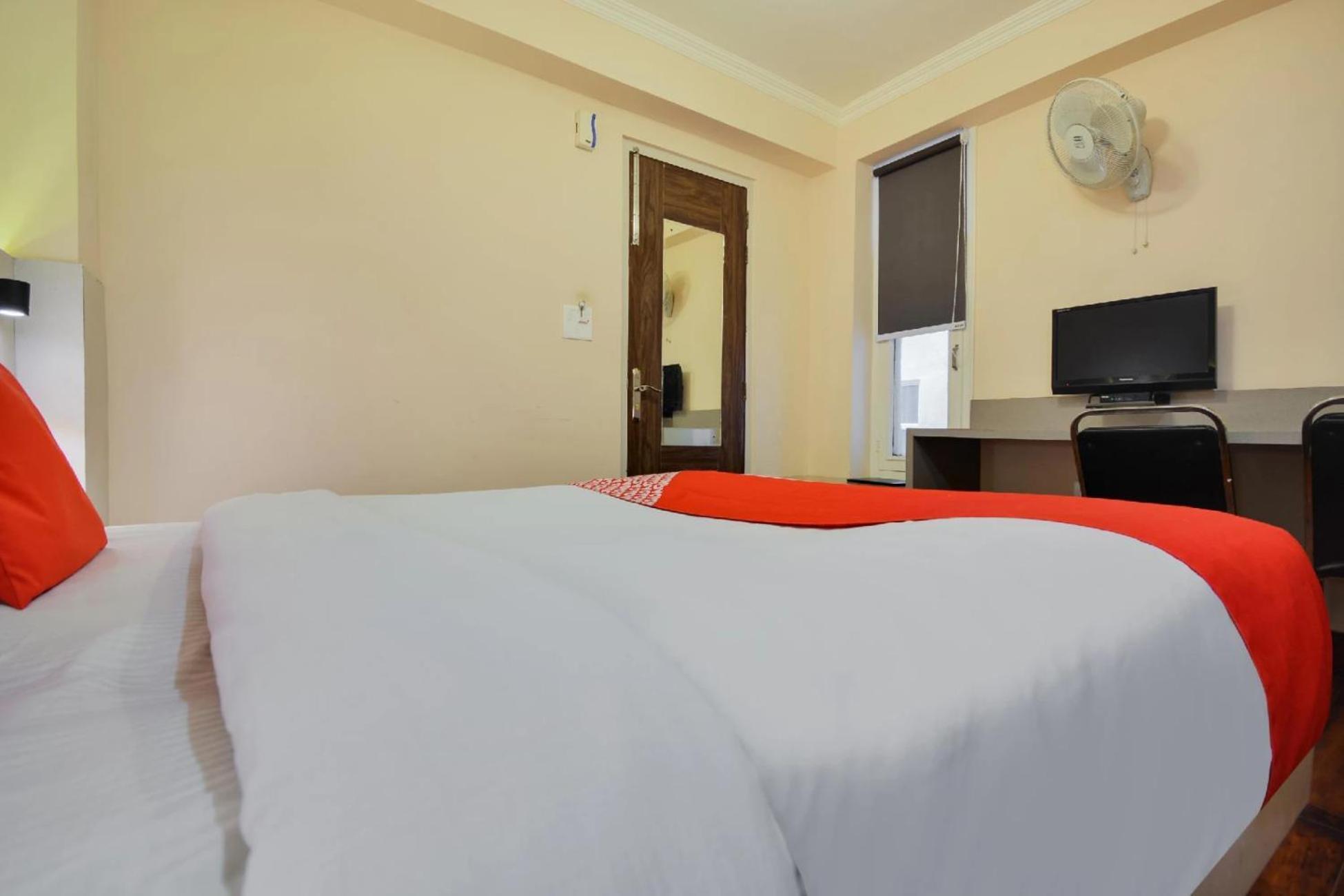 Aangan Regency Hotel Simlá Kültér fotó