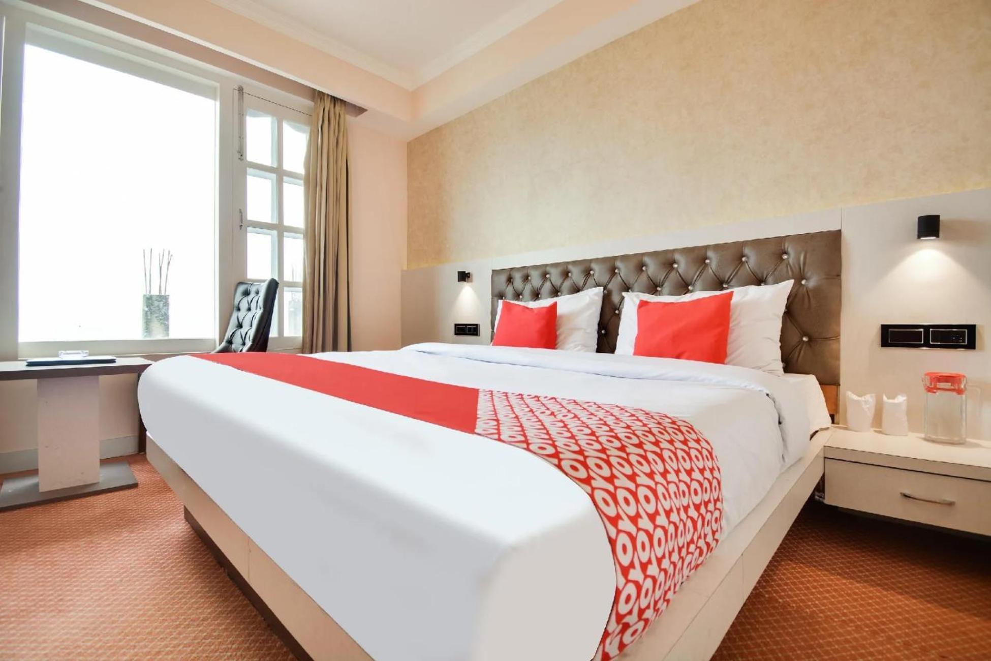 Aangan Regency Hotel Simlá Kültér fotó