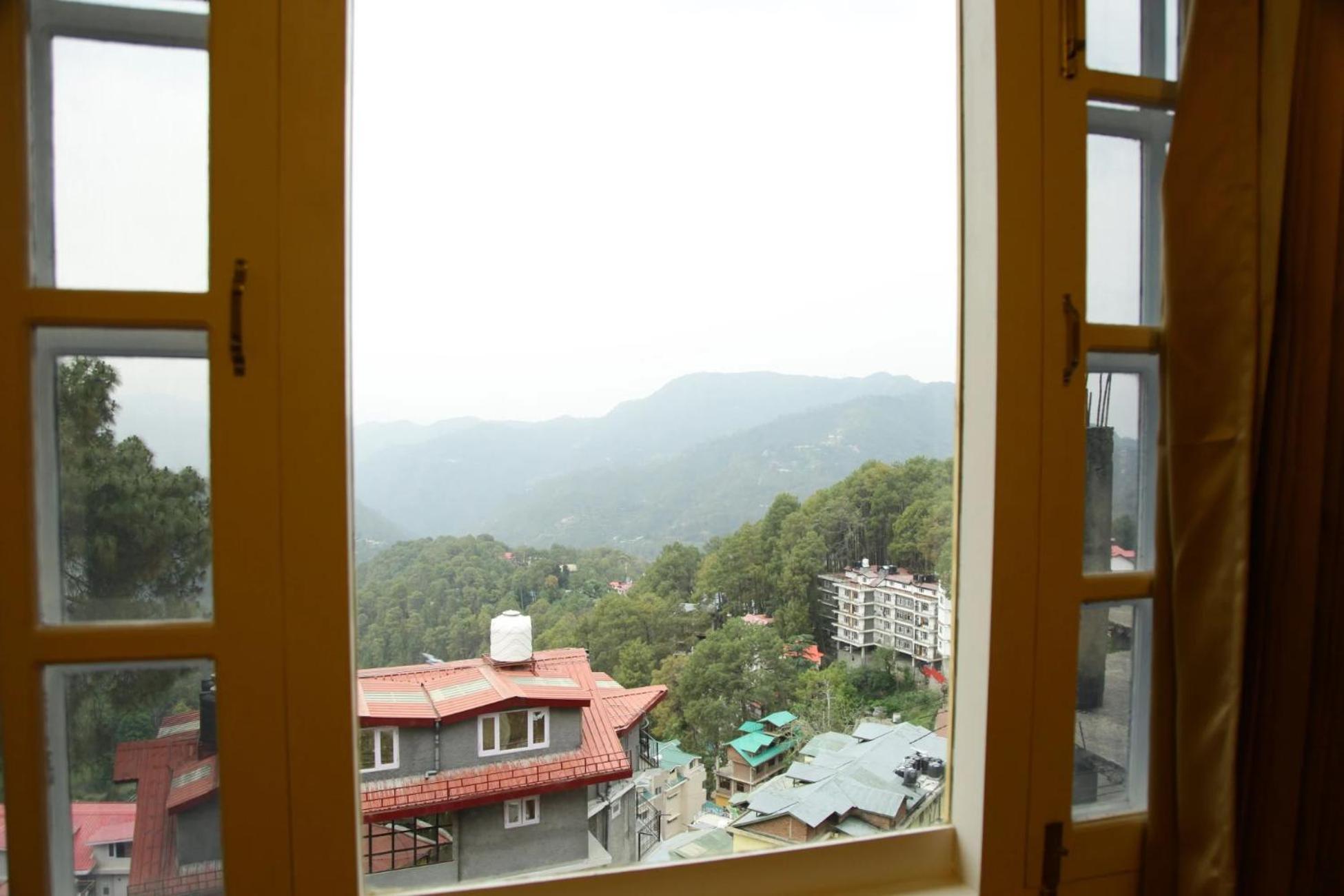 Aangan Regency Hotel Simlá Kültér fotó