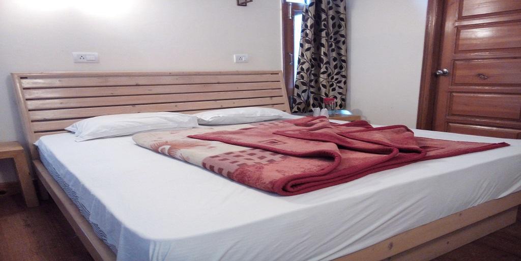 Aangan Regency Hotel Simlá Kültér fotó