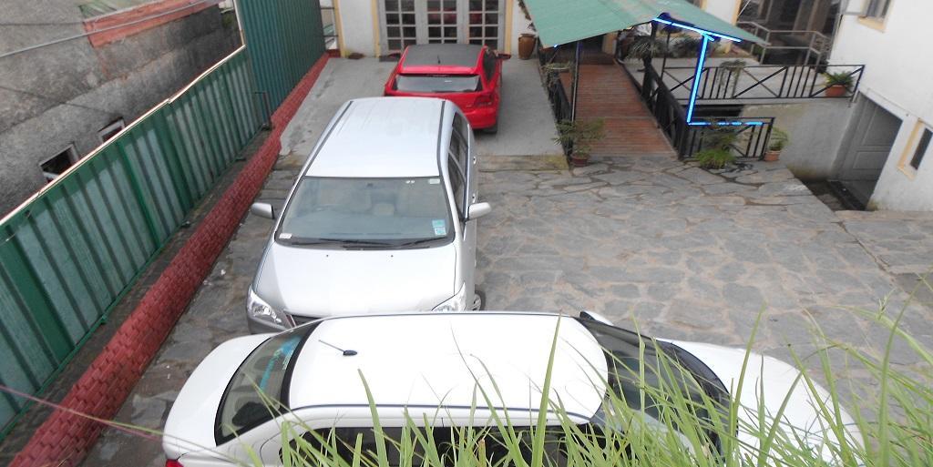 Aangan Regency Hotel Simlá Kültér fotó