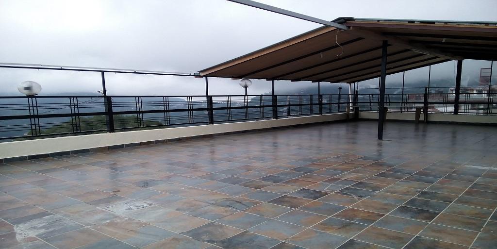 Aangan Regency Hotel Simlá Kültér fotó
