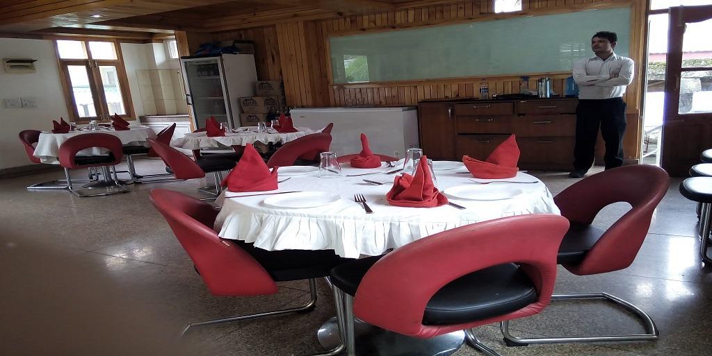 Aangan Regency Hotel Simlá Kültér fotó